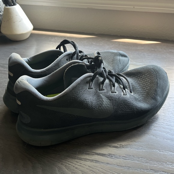 Nike Women's Free RN 2017 triple black running shoes - Picture 1 of 5
